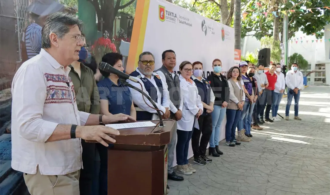El alcalde apuntó que se pondrá especial atención en los trabajos que se realizan en los panteones municipales. Diego Pérez / CP
