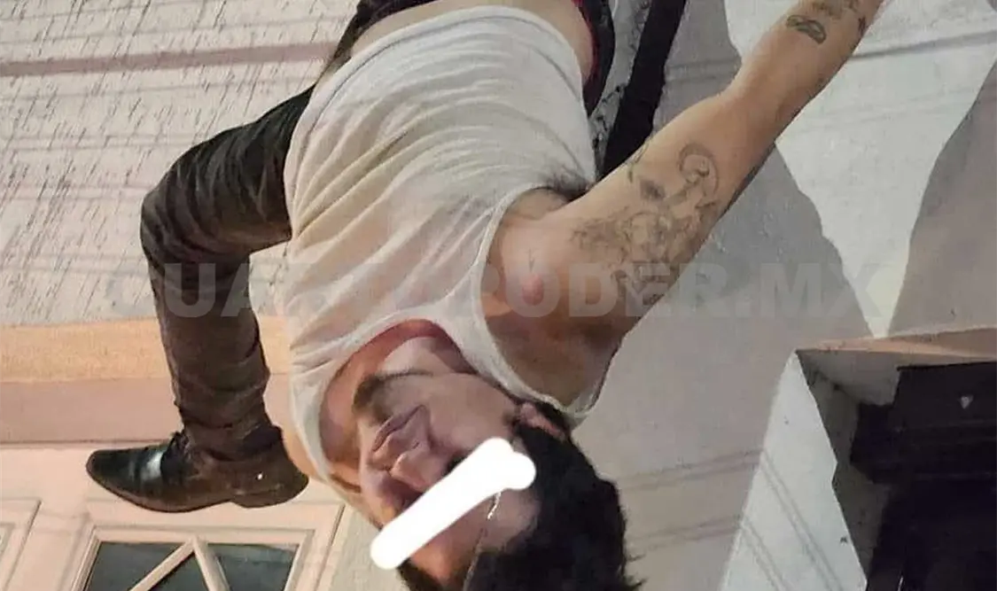 Autoridades localizaron al presunto facineroso que había quedado colgado de una barda de un domicilio. Ulises López / CP