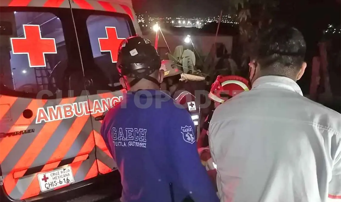 Se detuvo a orinar y terminó cayéndose