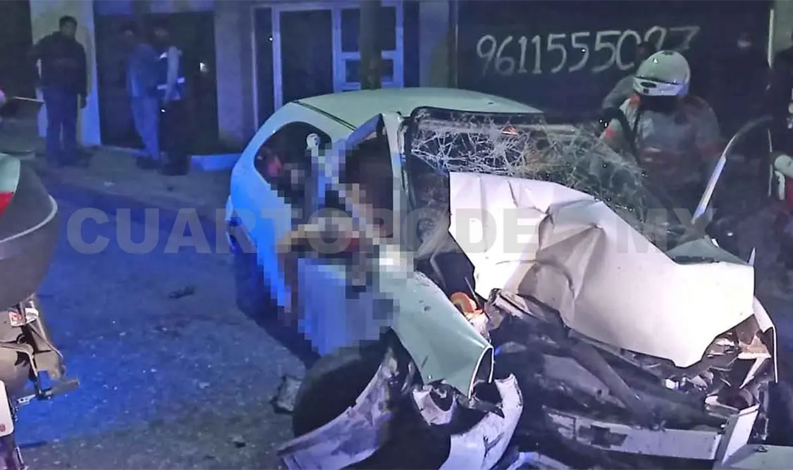 Se estrella Chevy en un poste; joven pierde la vida