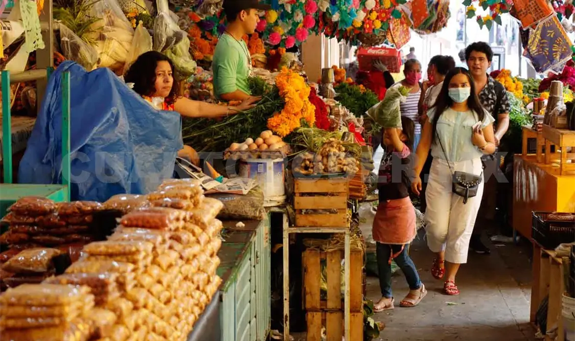 Reportan bajas ventas de flores en mercados