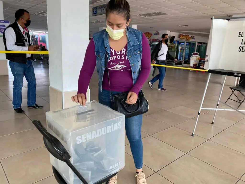 “Sería bueno que hicieran otra encuesta, igual, pero ya la gente está más informada y seguramente ya cambió, como sostiene el presidente del INE”, dijo AMLO. Cortesía