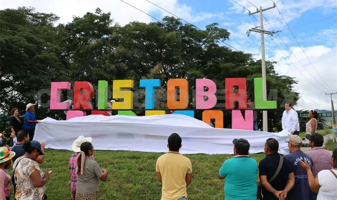 Alcalde Mariano Rosales revela letras monumentales