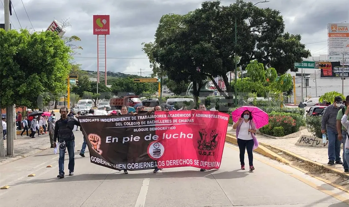 Marchan trabajadores sindicalizados del Cobach