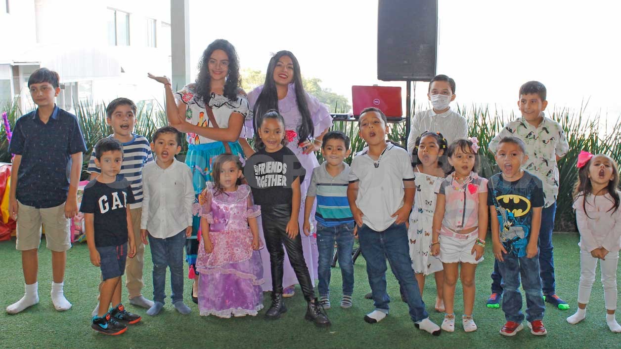 Ivanna celebra con Encanto