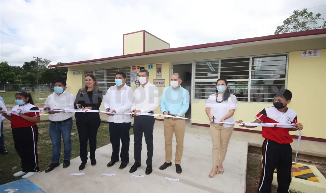 Inaugura REC obra educativa en Palenque