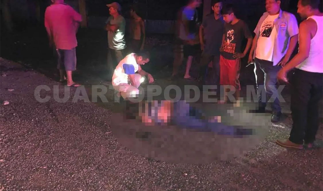Pareja es arrollada y una mujer fallece al instante