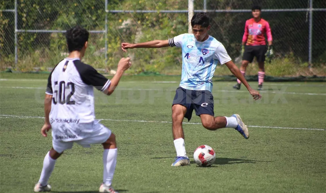 Emilio Valdez supo una vez más retener la pelota dentro del campo para mantener el control de las acciones. Carlos López/CP