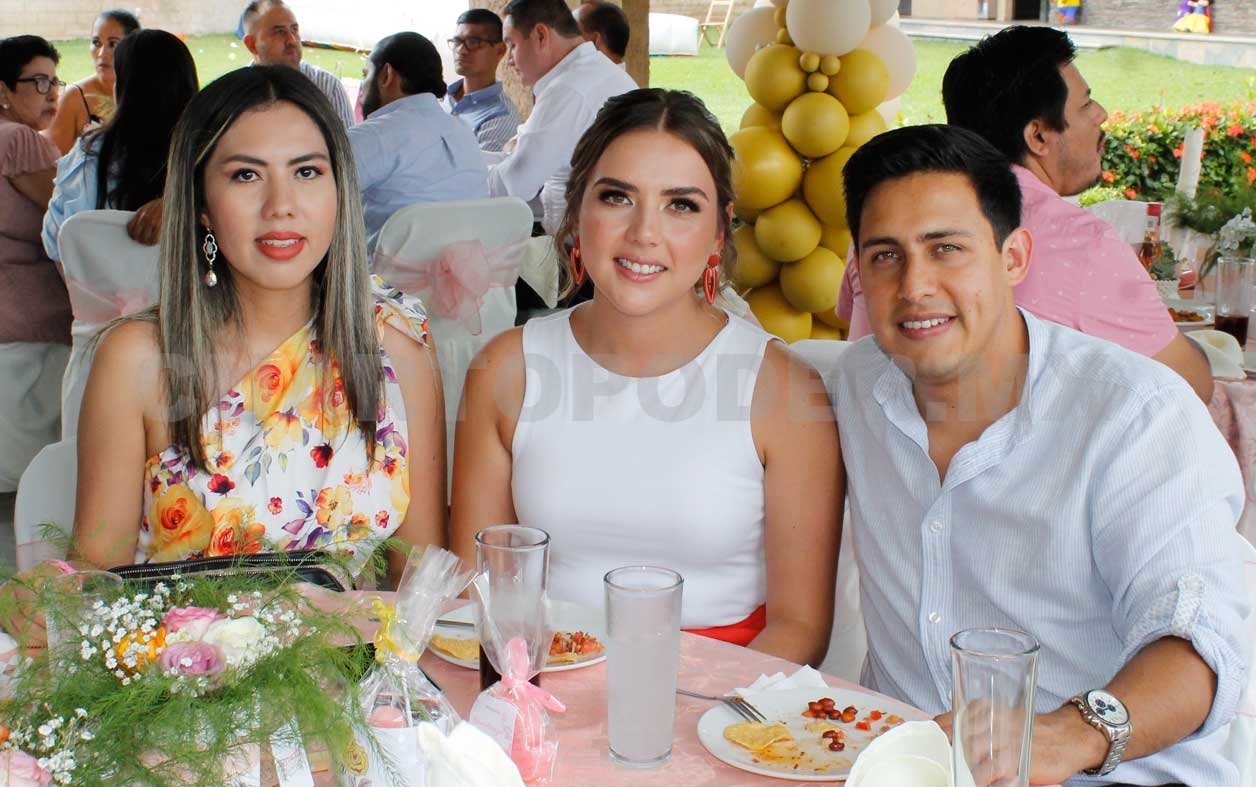 Constanza recibe el primer sacramento