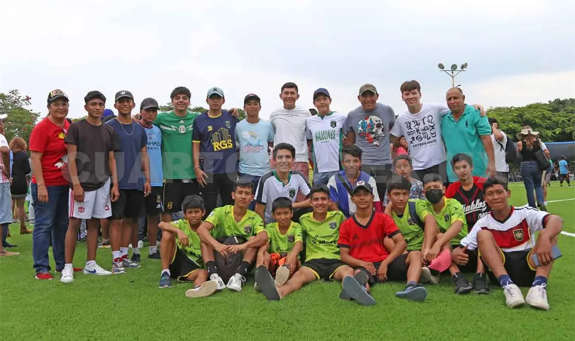Nueva cancha reinaugurada por estrellas
