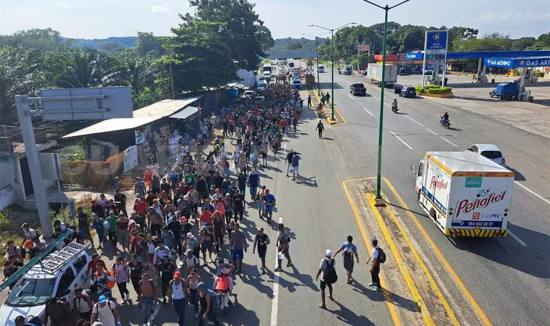 Nueva caravana camina por la Costera