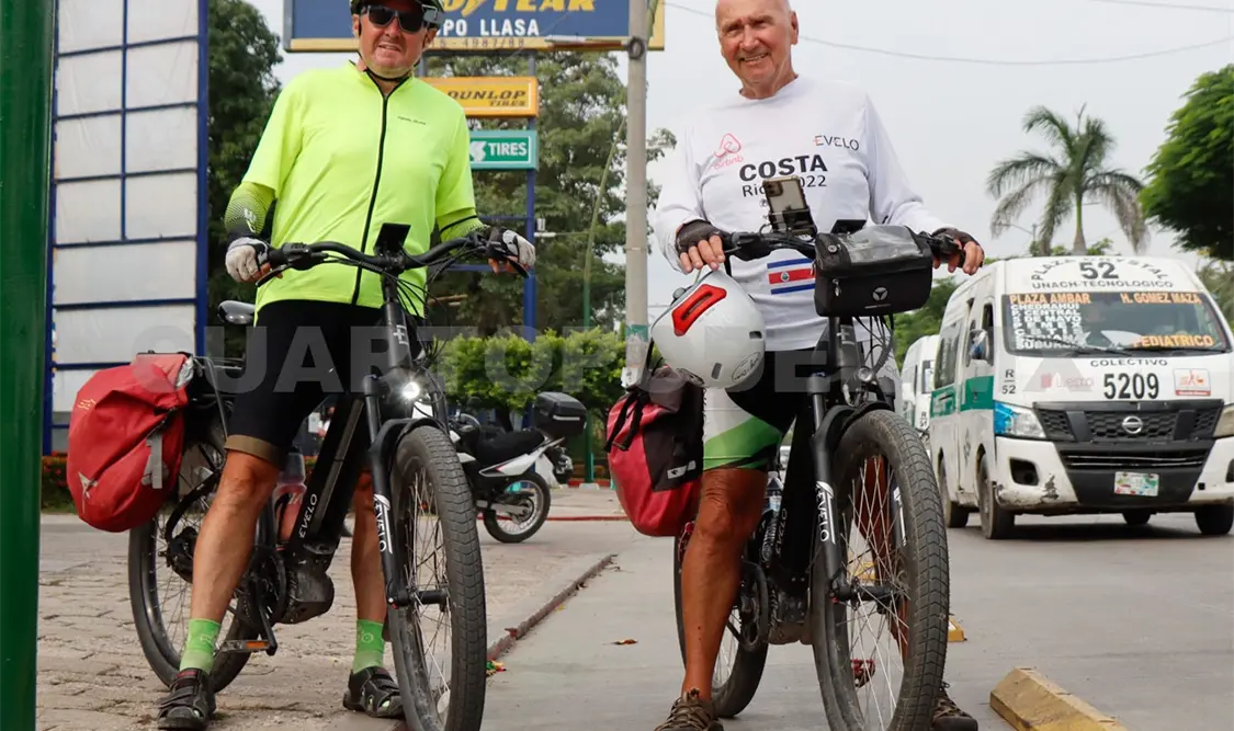 Celebra ciclista 80 años por América en bicicleta