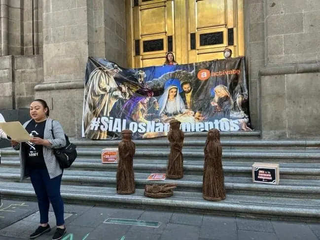 Colocaron este martes un nacimiento de Jesús frente al acceso principal de la Suprema Corte de Justicia de la Nación. Cortesía