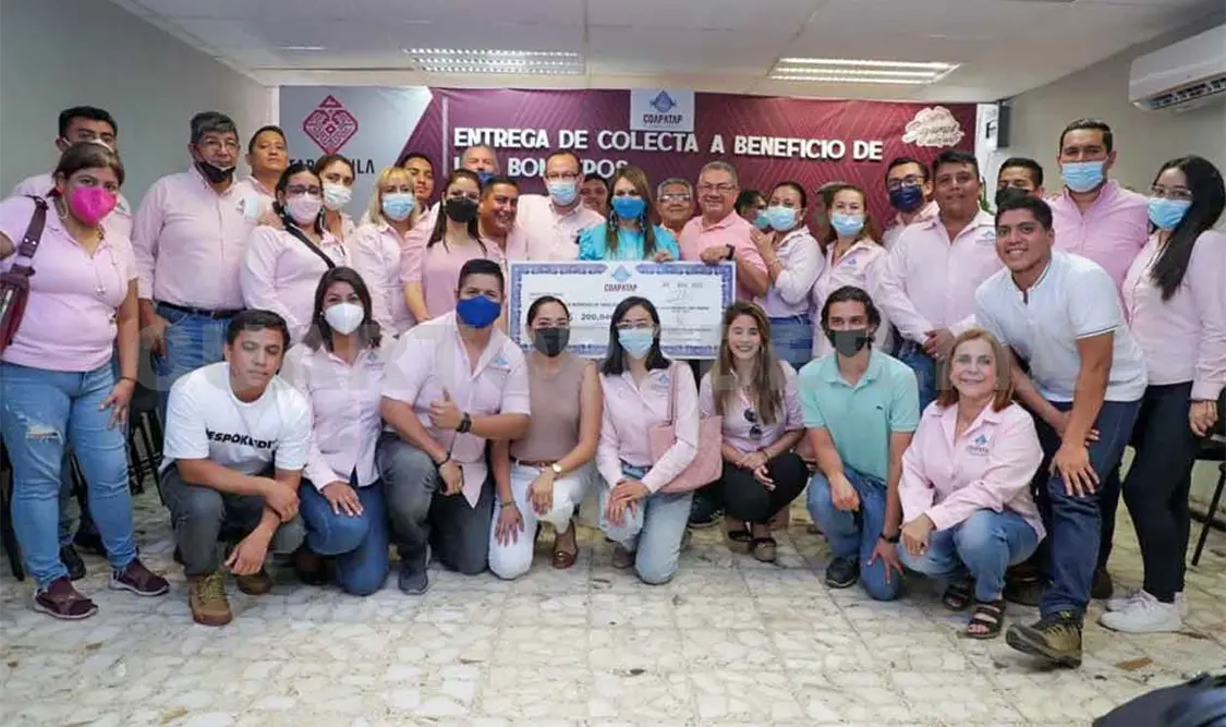 Entrega Ayuntamiento aportación a bomberos