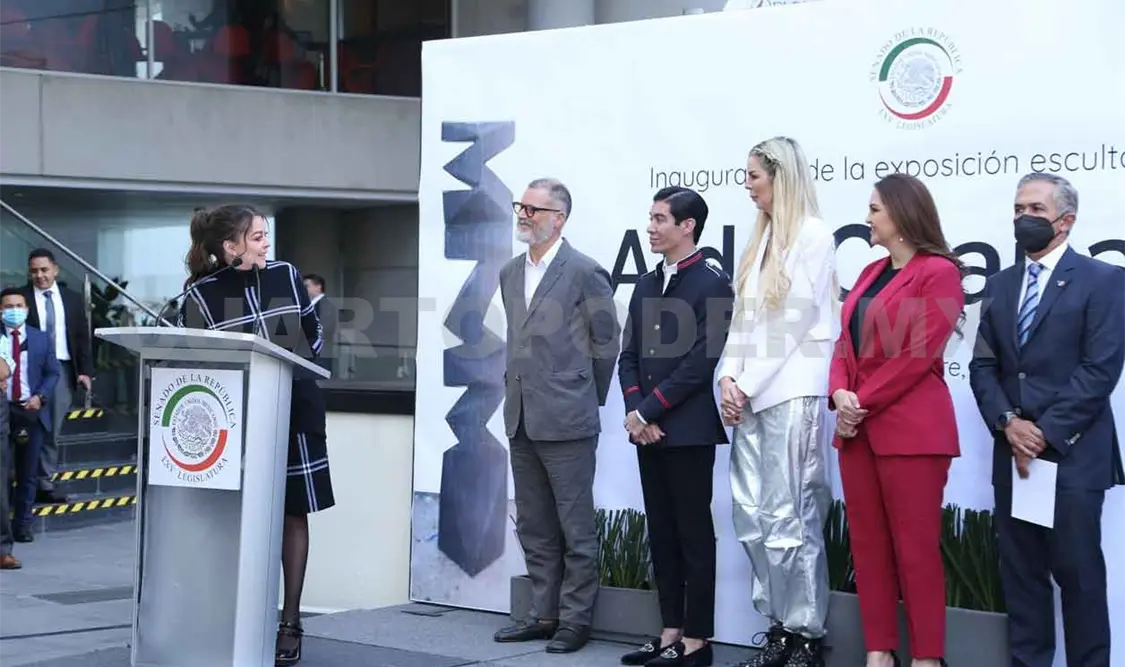 Participa Sasil de León en inauguración de exposición de Aldo Chaparro
