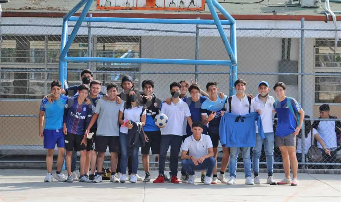 Real J es el rey de la preparatoria