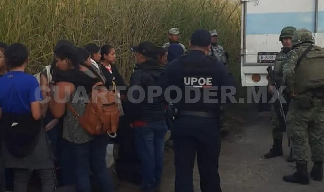 Rescatan a 81 migrantes hacinados en un camión