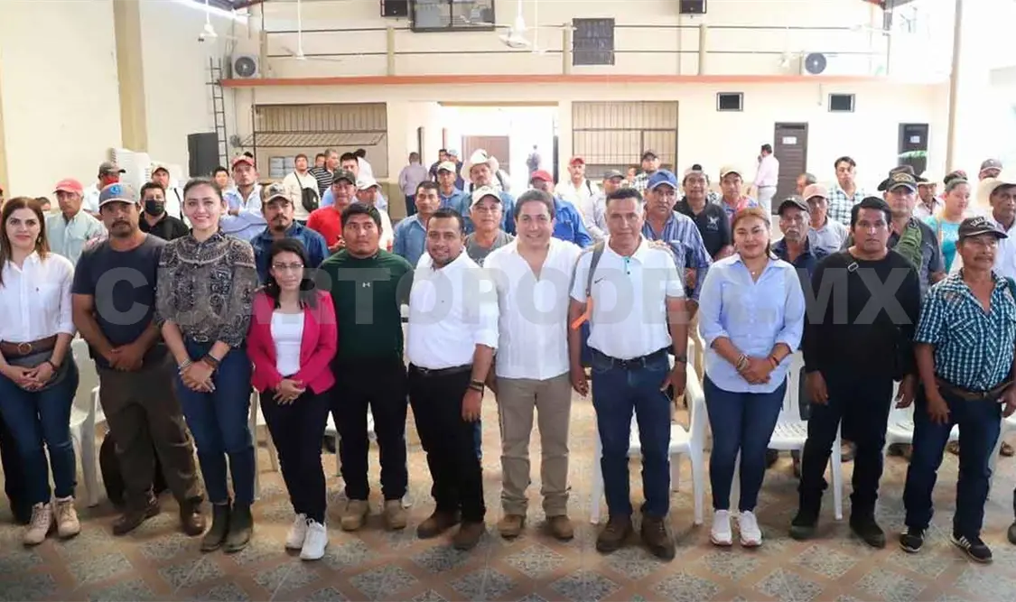 Titular de Bienestar se reúne con agentes municipales