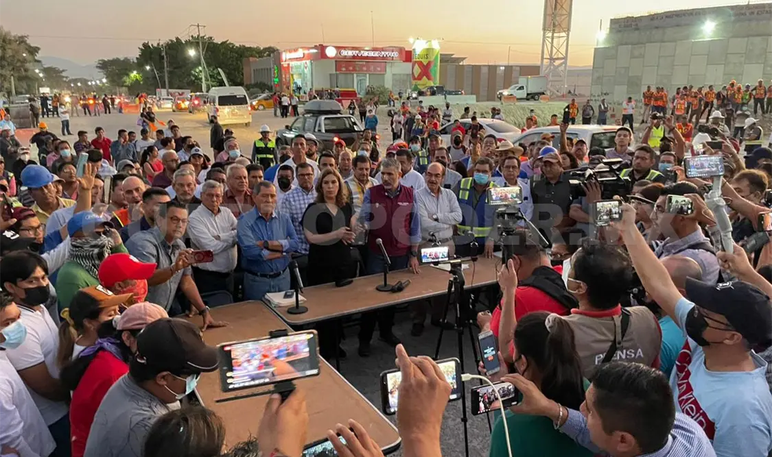 Normalistas y autoridades acuerdan liberar obra