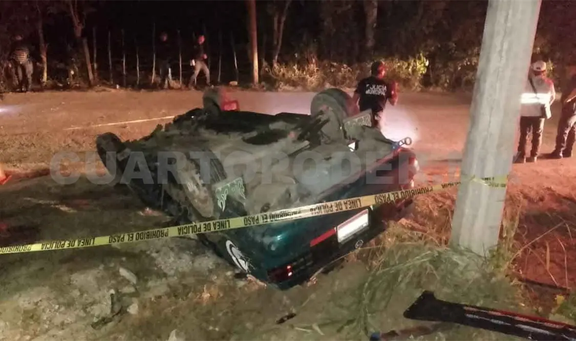 Cuatro lesionados en aparatosa volcadura