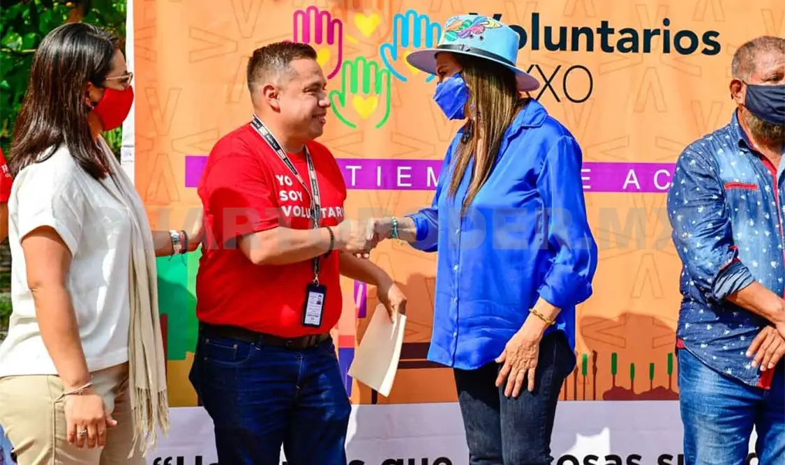 Entrega OXXO mejoras de escuela primaria
