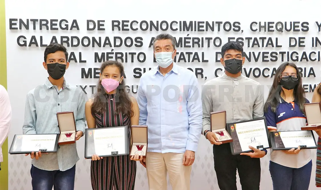 Entrega Escandón Reconocimiento al Mérito Estatal de Investigación
