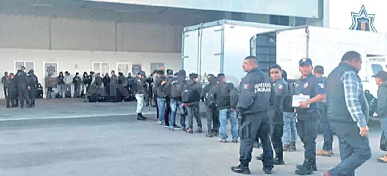 Rescatan a 76 migrantes en SCLC; dos detenidos