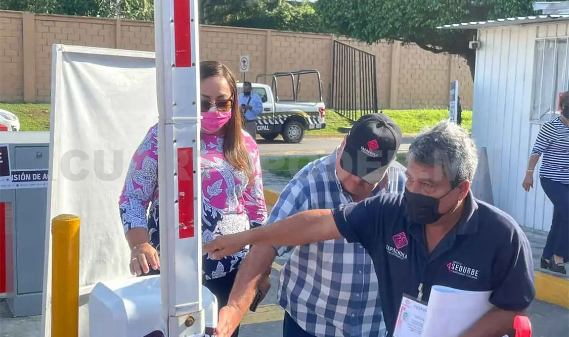 Clausuran cobro de estacionamiento