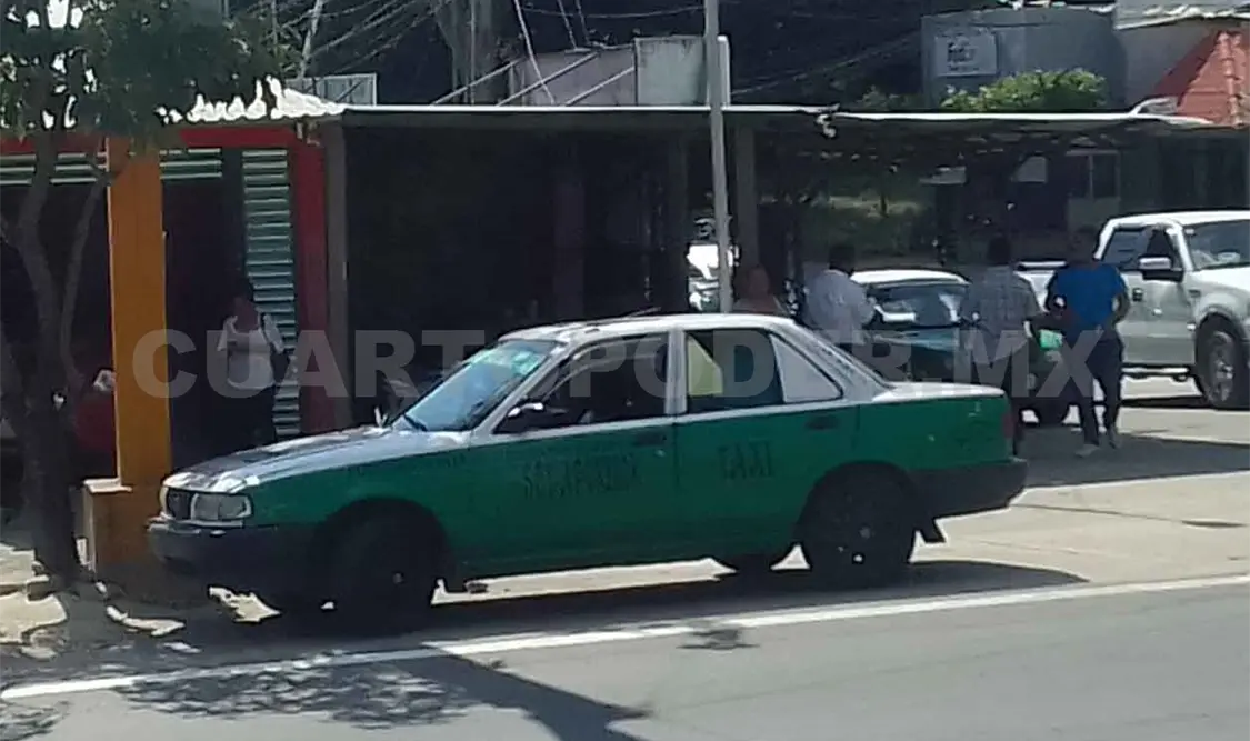 Denuncian a taxistas por abusos de cuota