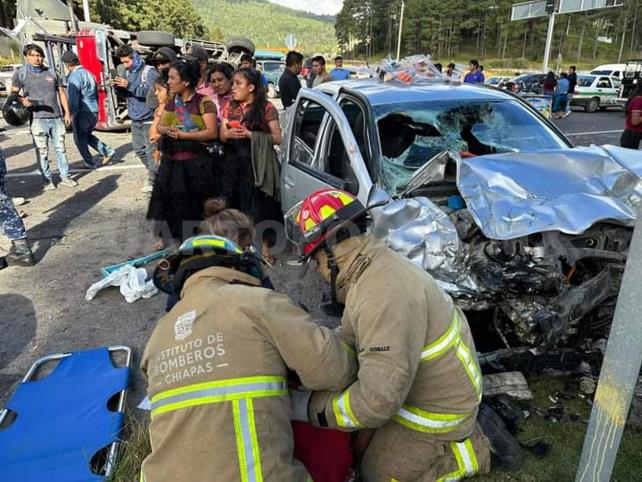 Cinco lesionados en choque automovilístico Cinco lesionados en choque automovilístico