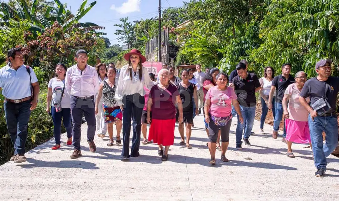 Obras cambian vidas en zona rural: Rosy Urbina