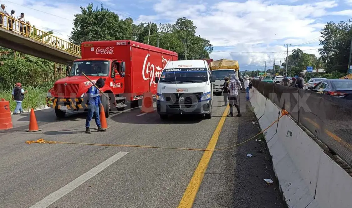 Bloquea organización carretera federal