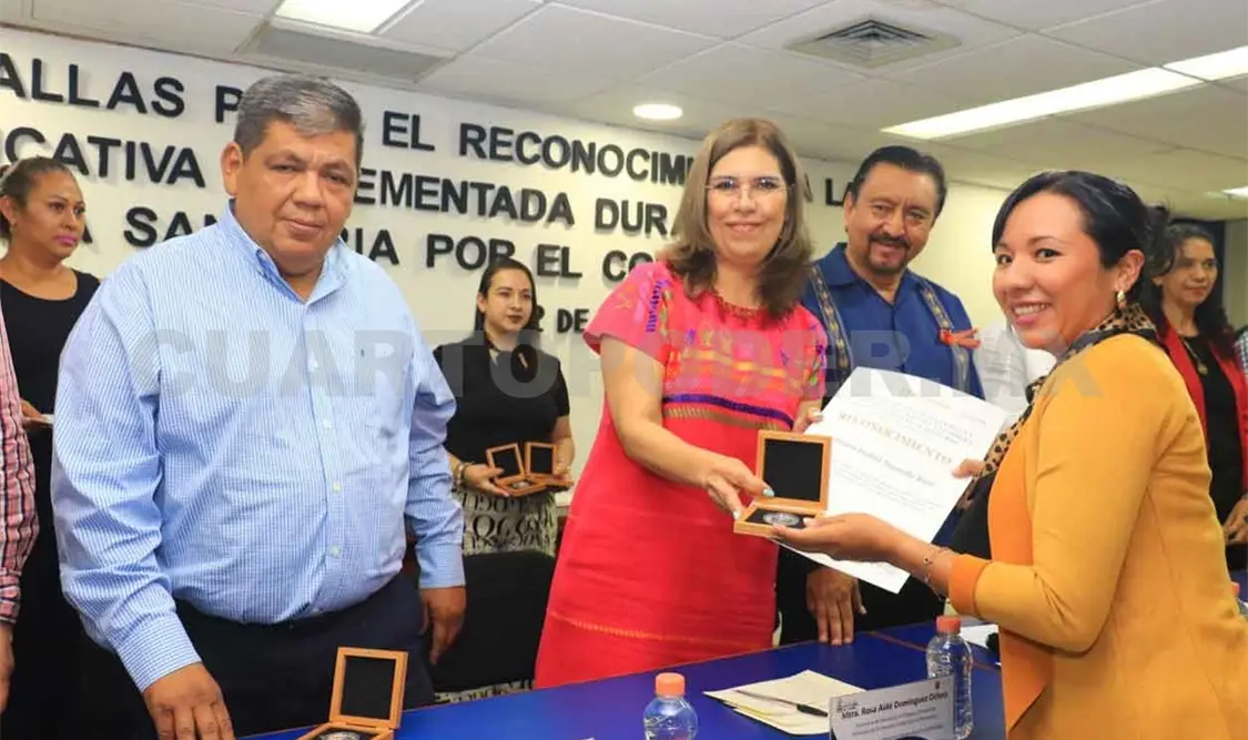Reconocen a docentes por labor ante la pandemia