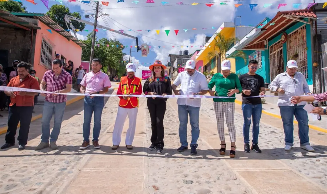 ROSY URBINA INAUGURA NUEVAS VIALIDADES EN COLONIA BELEN 1