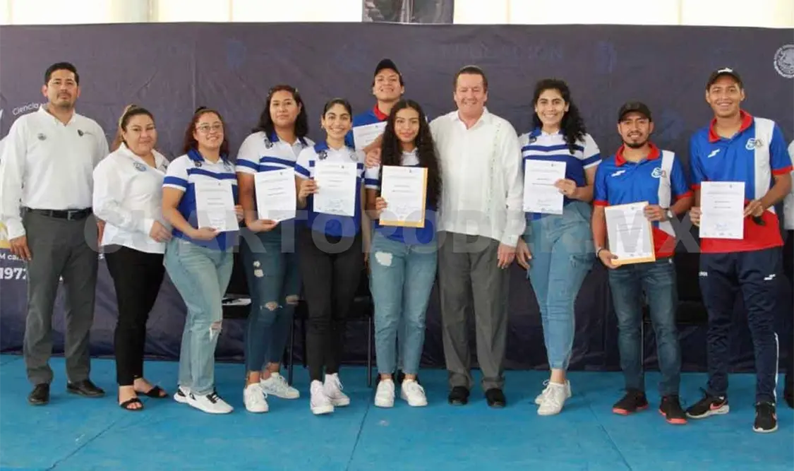 Reconocen trayectoria y logros del personal