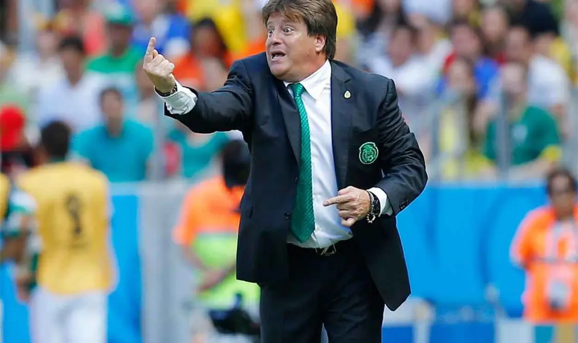 Miguel Herrera llora por la derrota de México