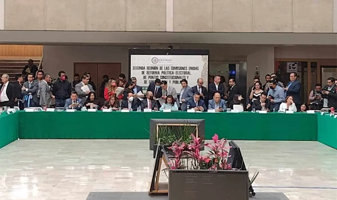 Comisiones Unidas de Reforma Política-Electoral, de Puntos Constitucionales, y de Gobernación y Población en la Cámara de Diputados. El Universal