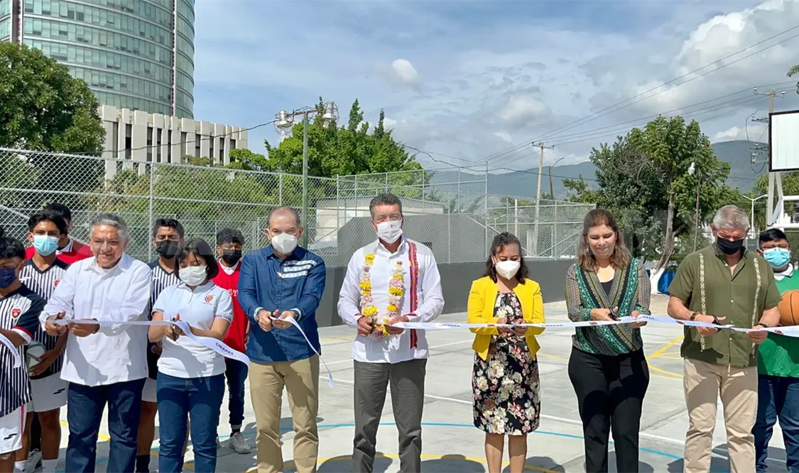 Inaugura obra educativa en Tuxtla Gutiérrez