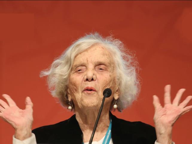 Elena Poniatowska, ovacionada en la FIL Elena Poniatowska, ovacionada en la FIL