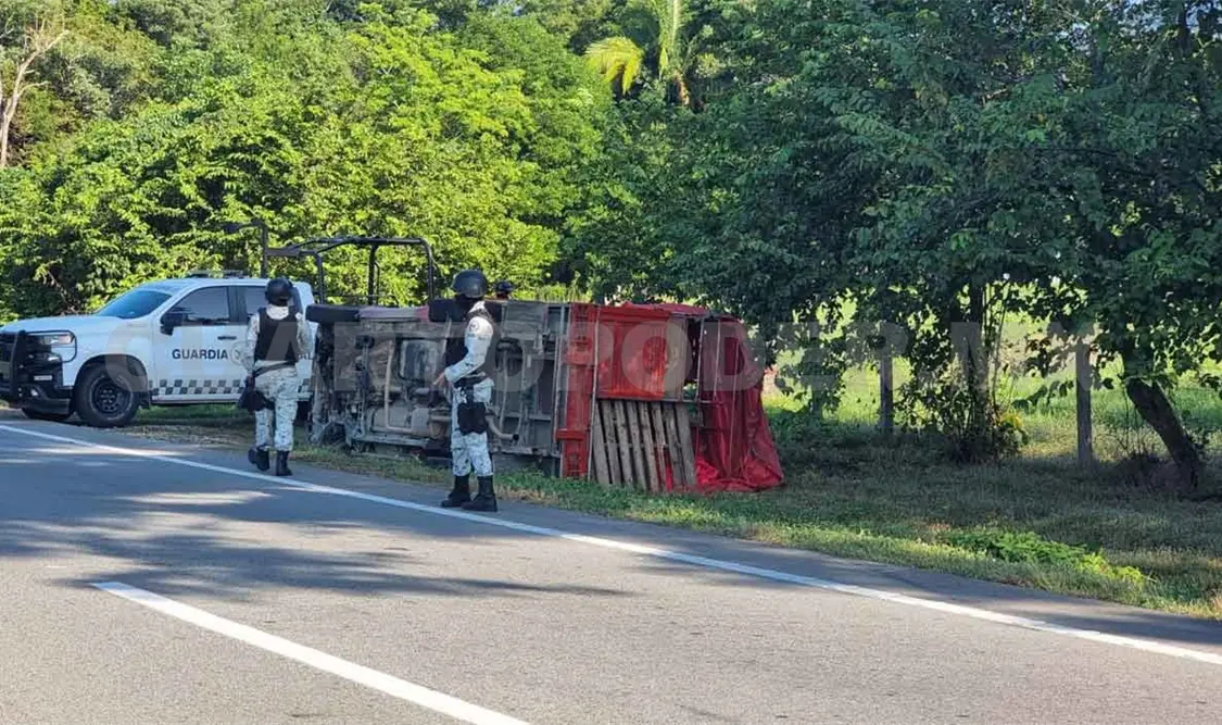 Solo daños en volcadura de Estaquitas en la Costera