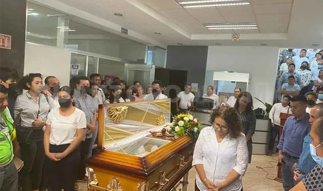 Rinden homenaje a ex presidente fallecido