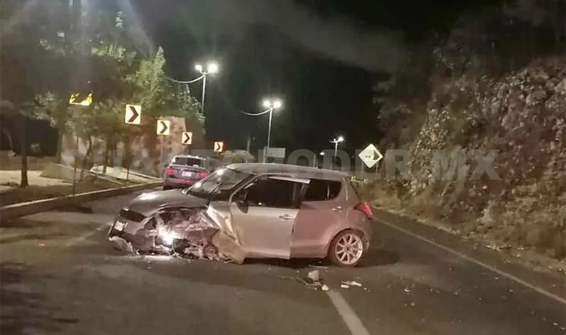Encuentran vehículo chocado y abandonado