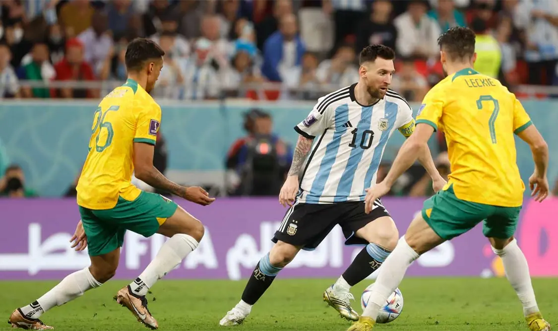 El juego ante los australianos significó el partido mil como profesional para “La Pulga”, de los cuales 169 han sido con la camiseta albiceleste. Agencias