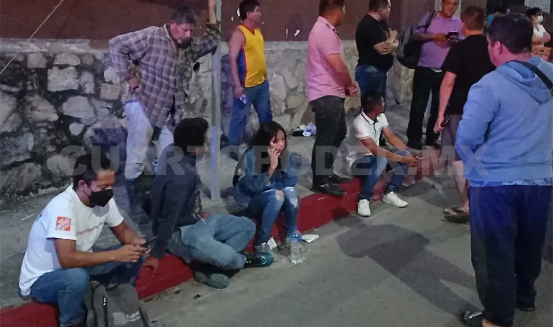 Las personas lesionadas fueron auxiliadas por paramédicos de la Cruz Roja Mexicana y PC municipal. Ulises López / CP