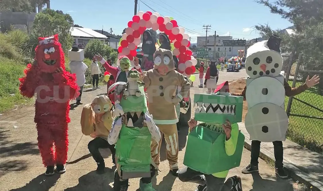 Realizan caravana navideña en Chamula