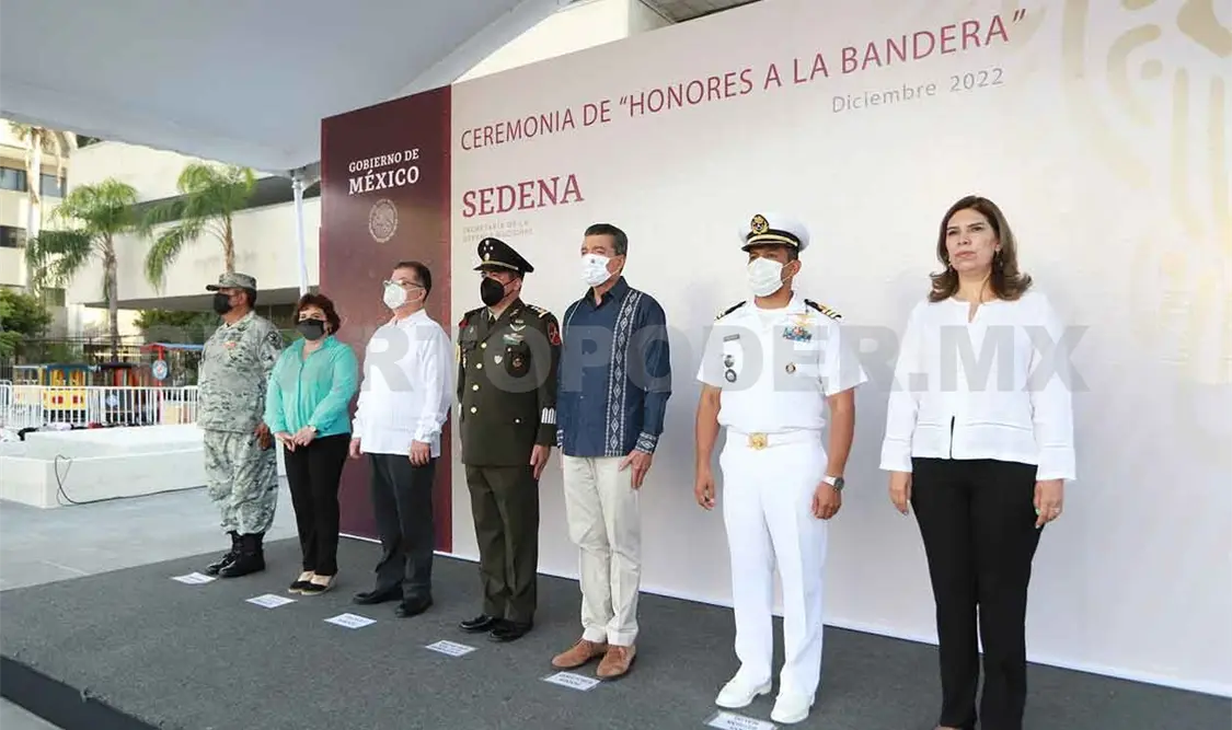 Encabeza Ceremonia de Honores a la Bandera