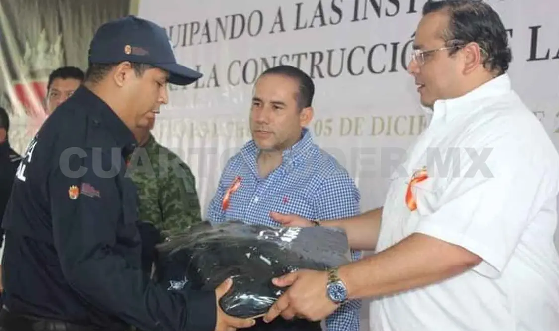 Entregan equipamiento a policías de Pichucalco