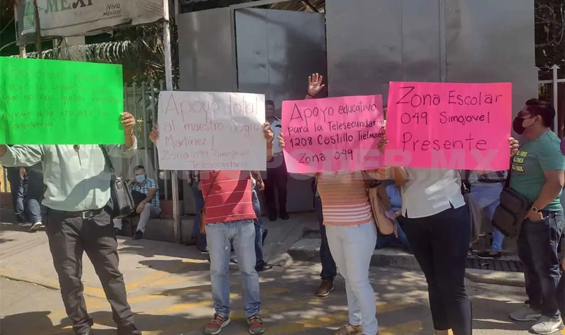 Piden no reubicar a docente de Simojovel