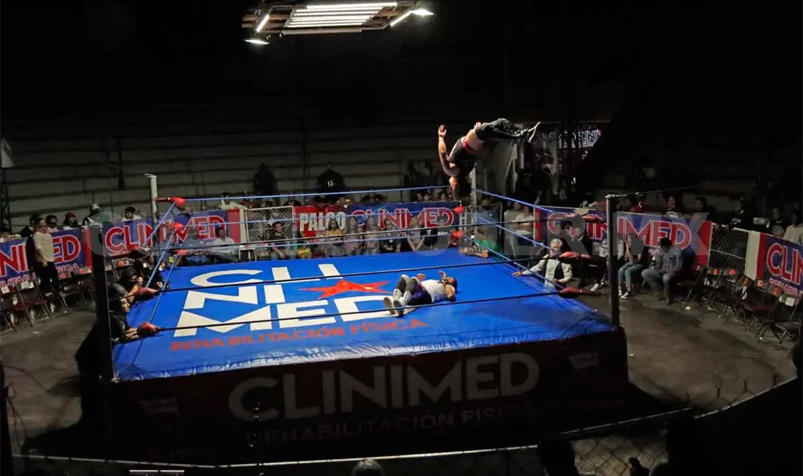 Combate en jaula en el Deportivo Roma