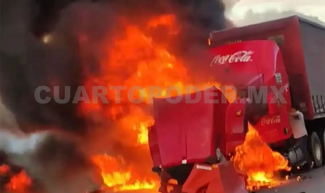Se calcina tráiler tras fuerte encontronazo